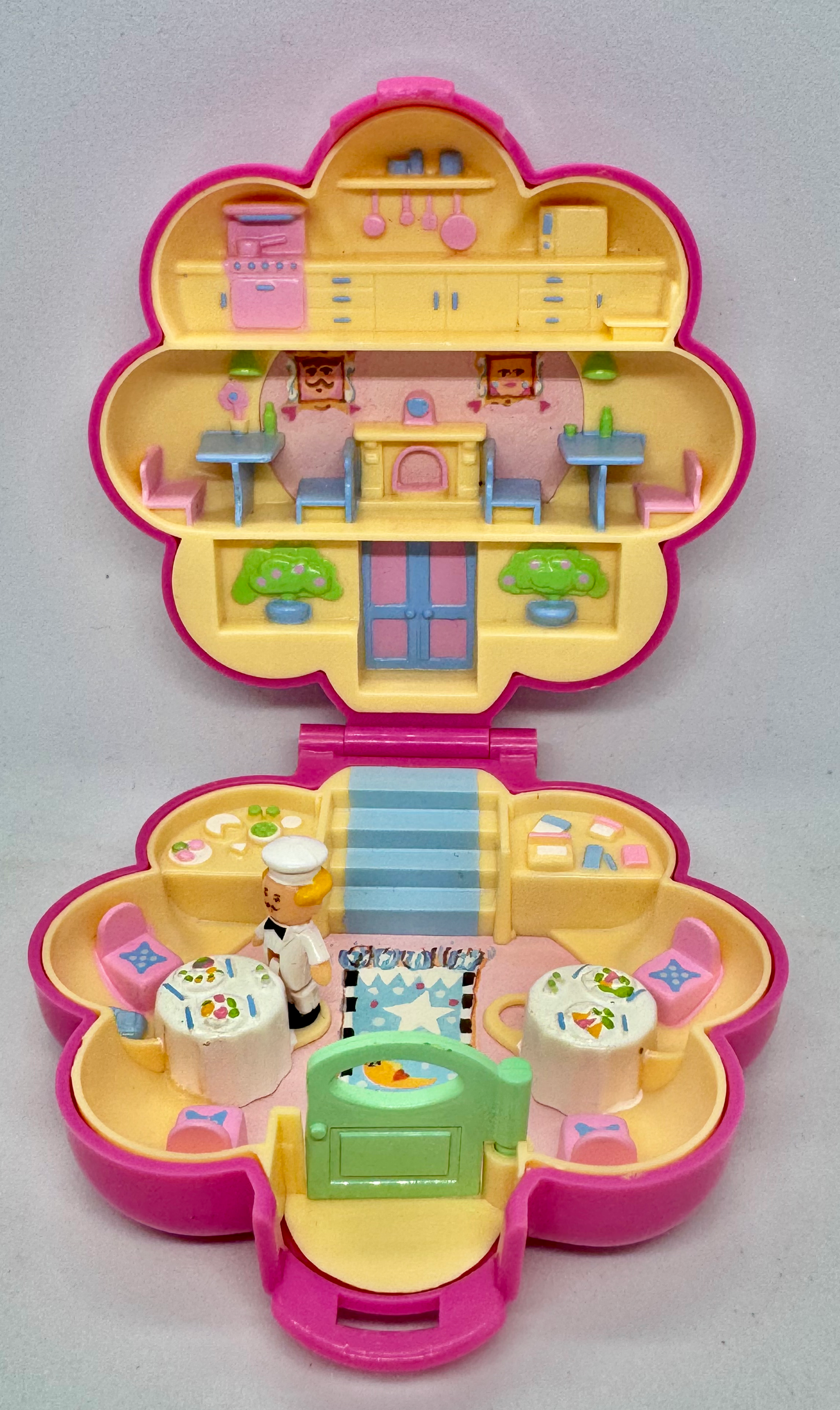 1990 Polly Pocket Mr Fry’s Restaurant Compact image 1