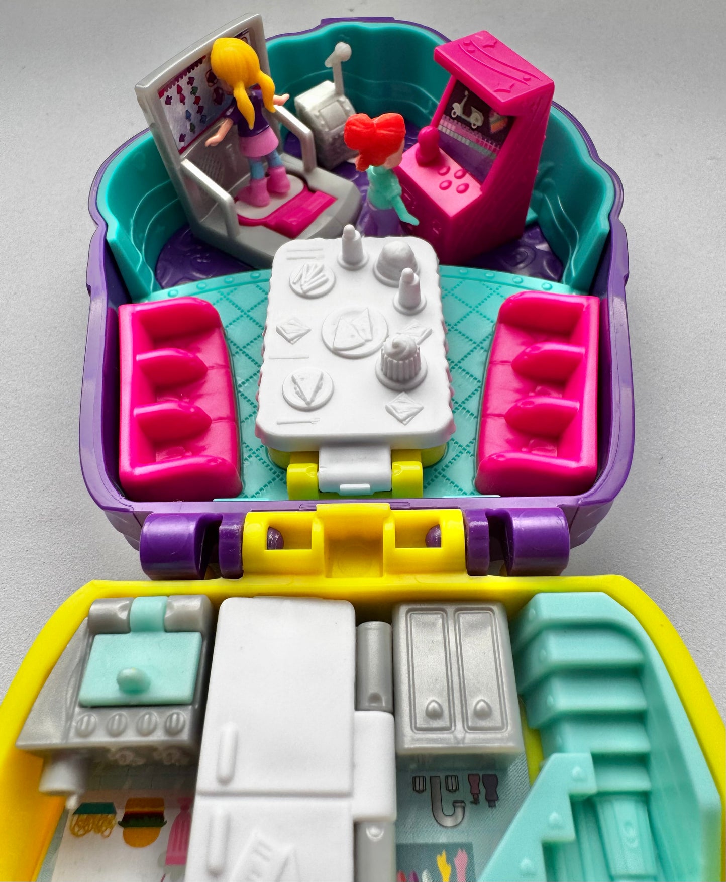 Polly Pocket Cupcake Sweet Treat Cafe Playset 2017 FRY36
