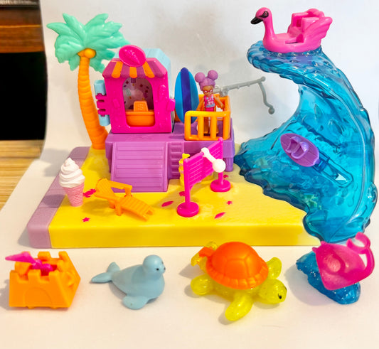 Polly Pocket Pollyville Outdoor Beachside Playset 2020 GTM68