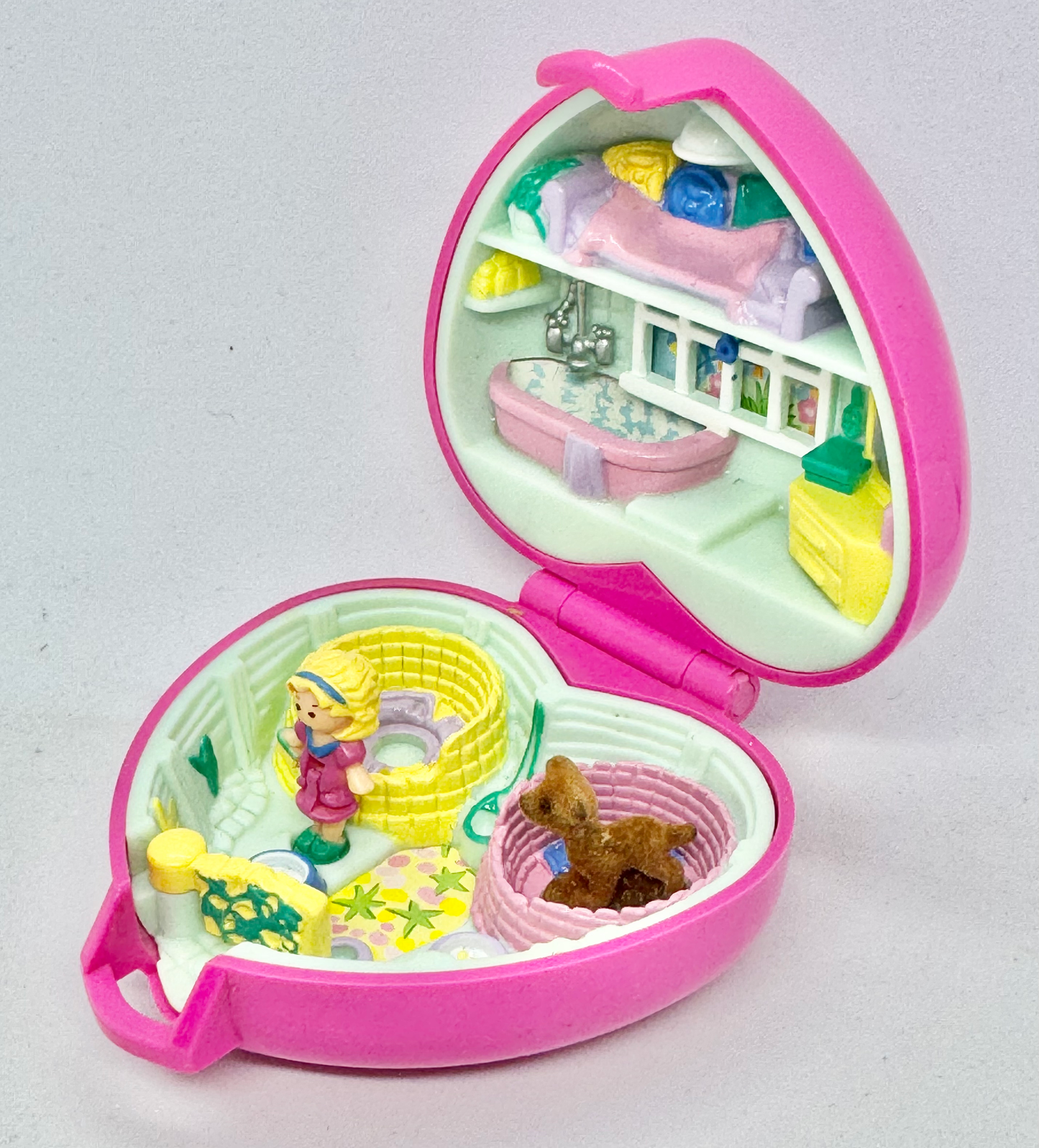 1993 Polly Pocket Precious Puppies Compact image 3