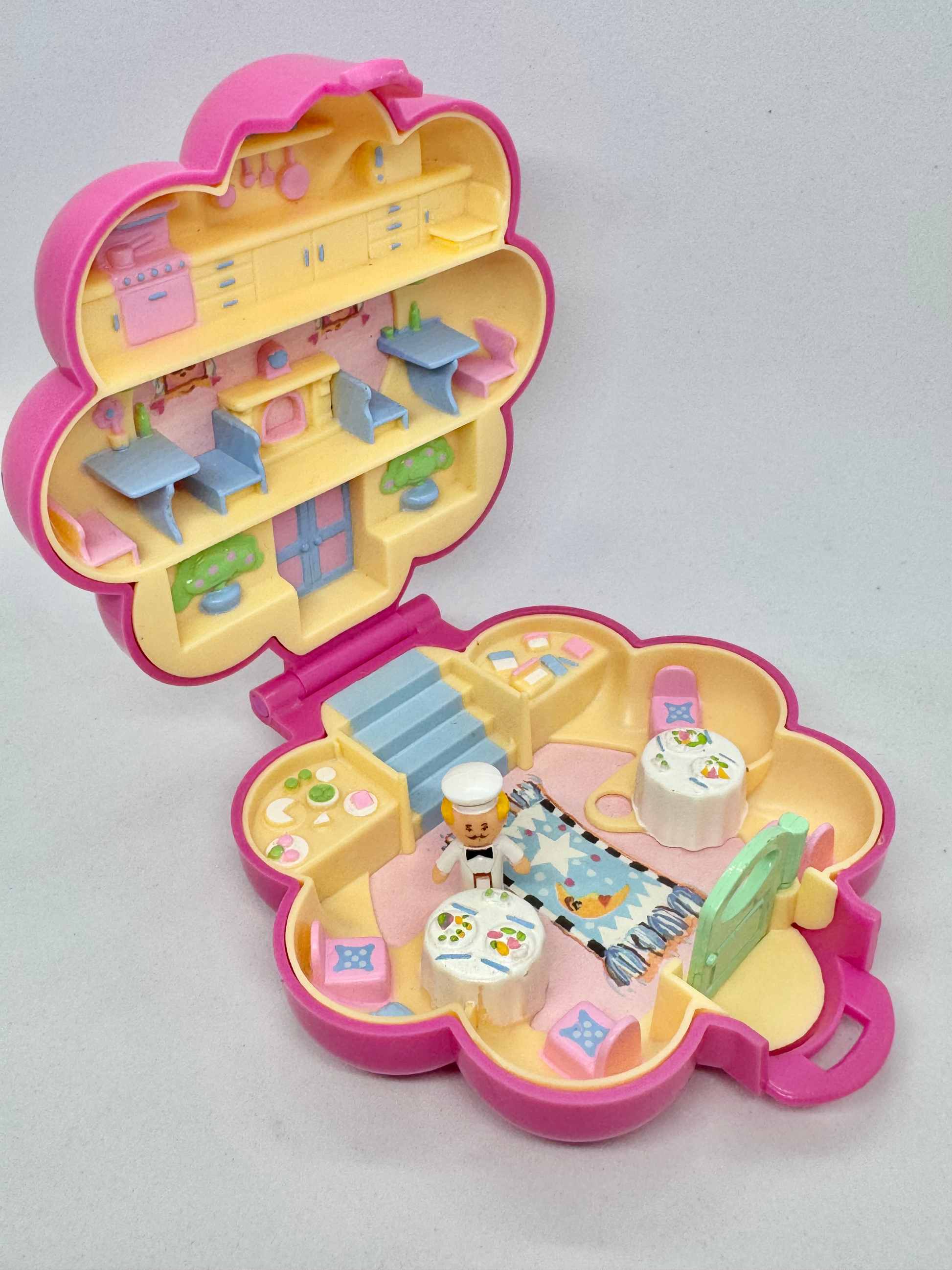 1990 Polly Pocket Mr Fry’s Restaurant Compact image 3