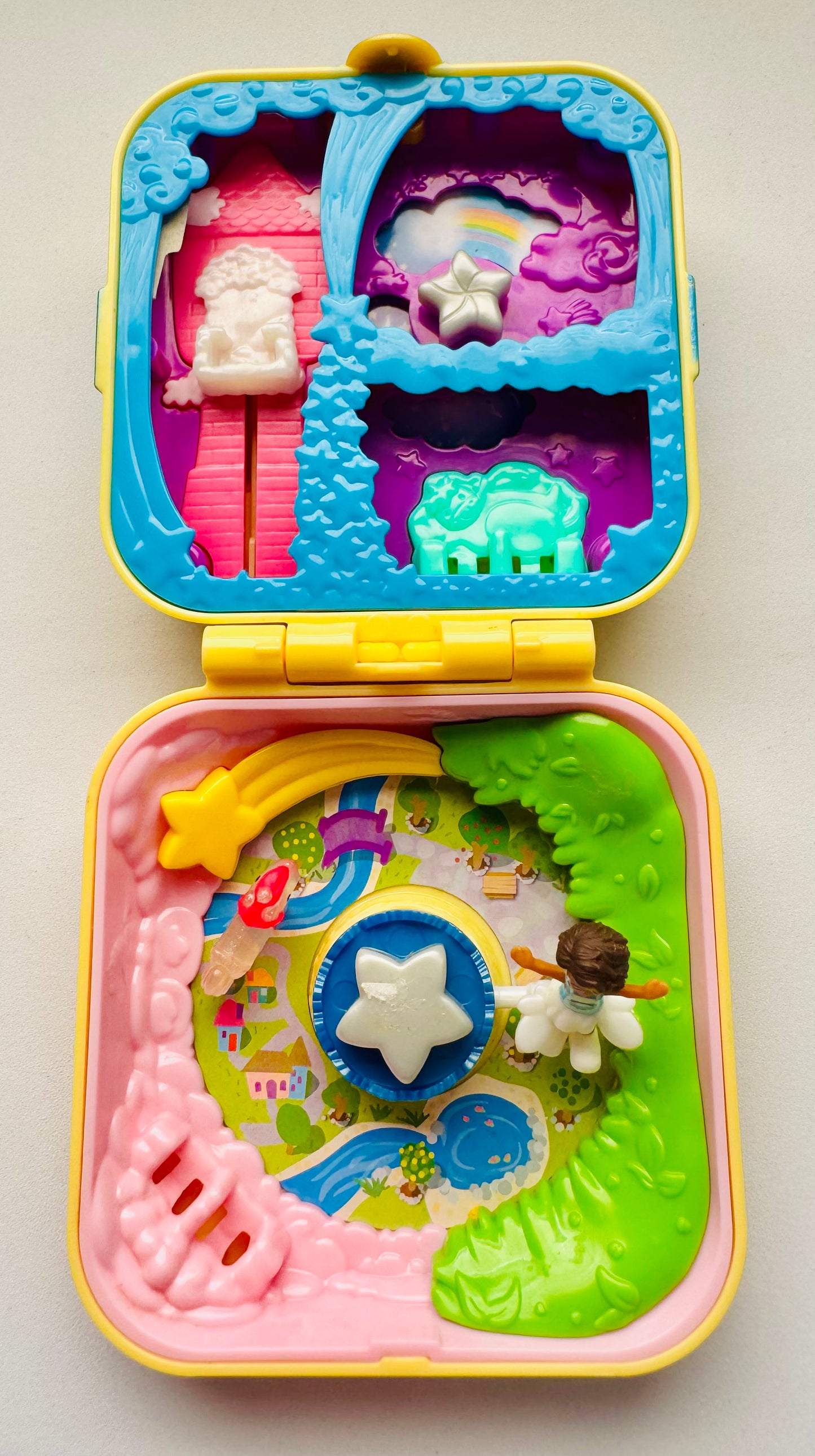 Polly Pocket Unicorn Utopia Hidden Hideouts 2018 GDK78