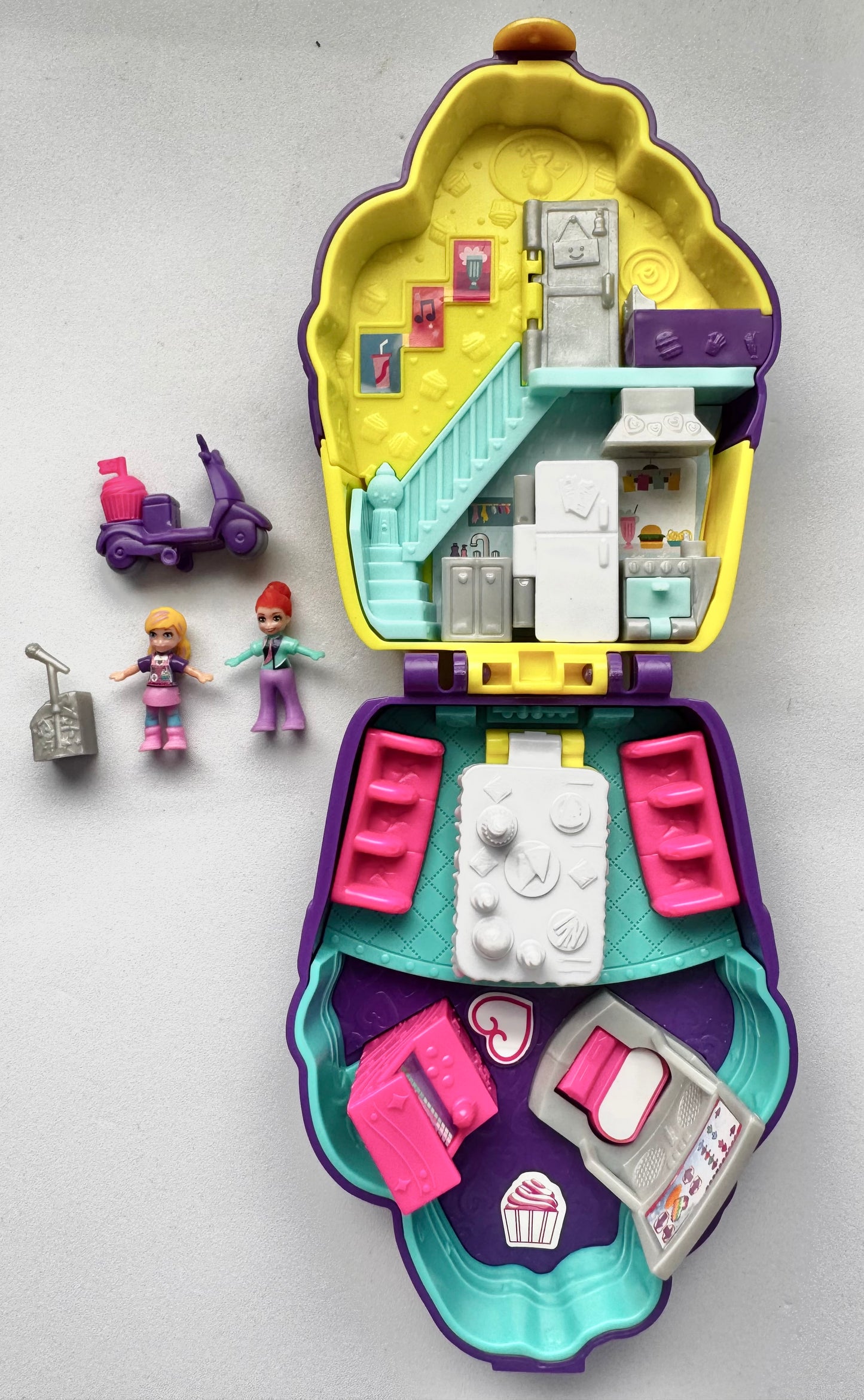 Polly Pocket Cupcake Sweet Treat Cafe Playset 2017 FRY36