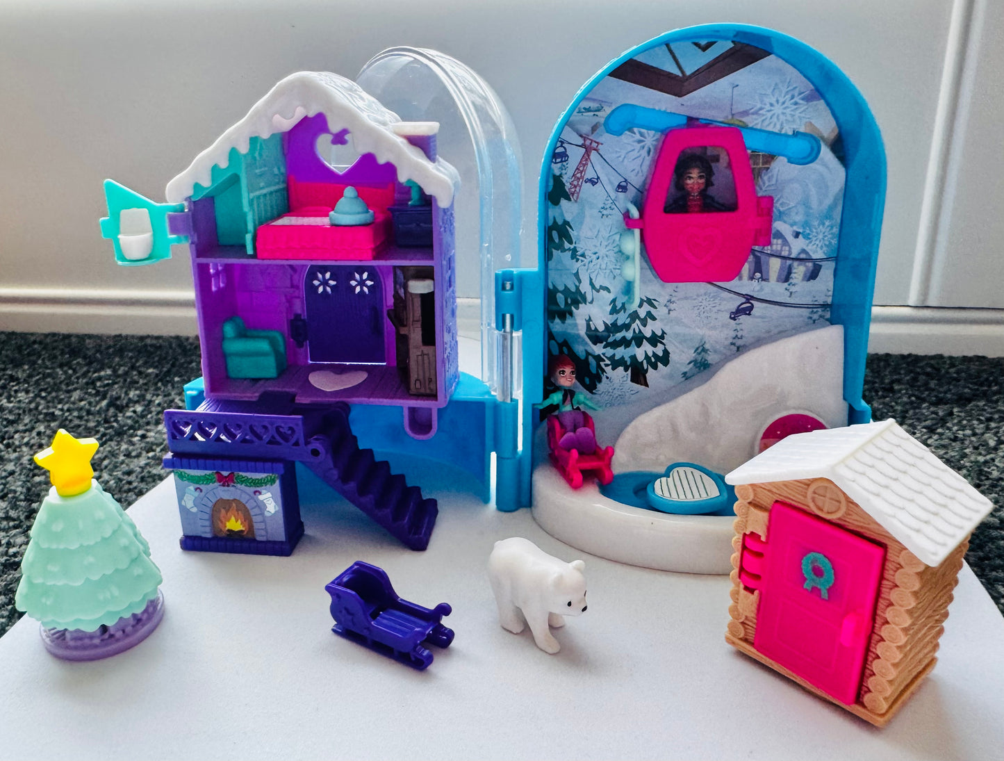 Polly Pocket Snow Secrets Playset 2017 FRY38