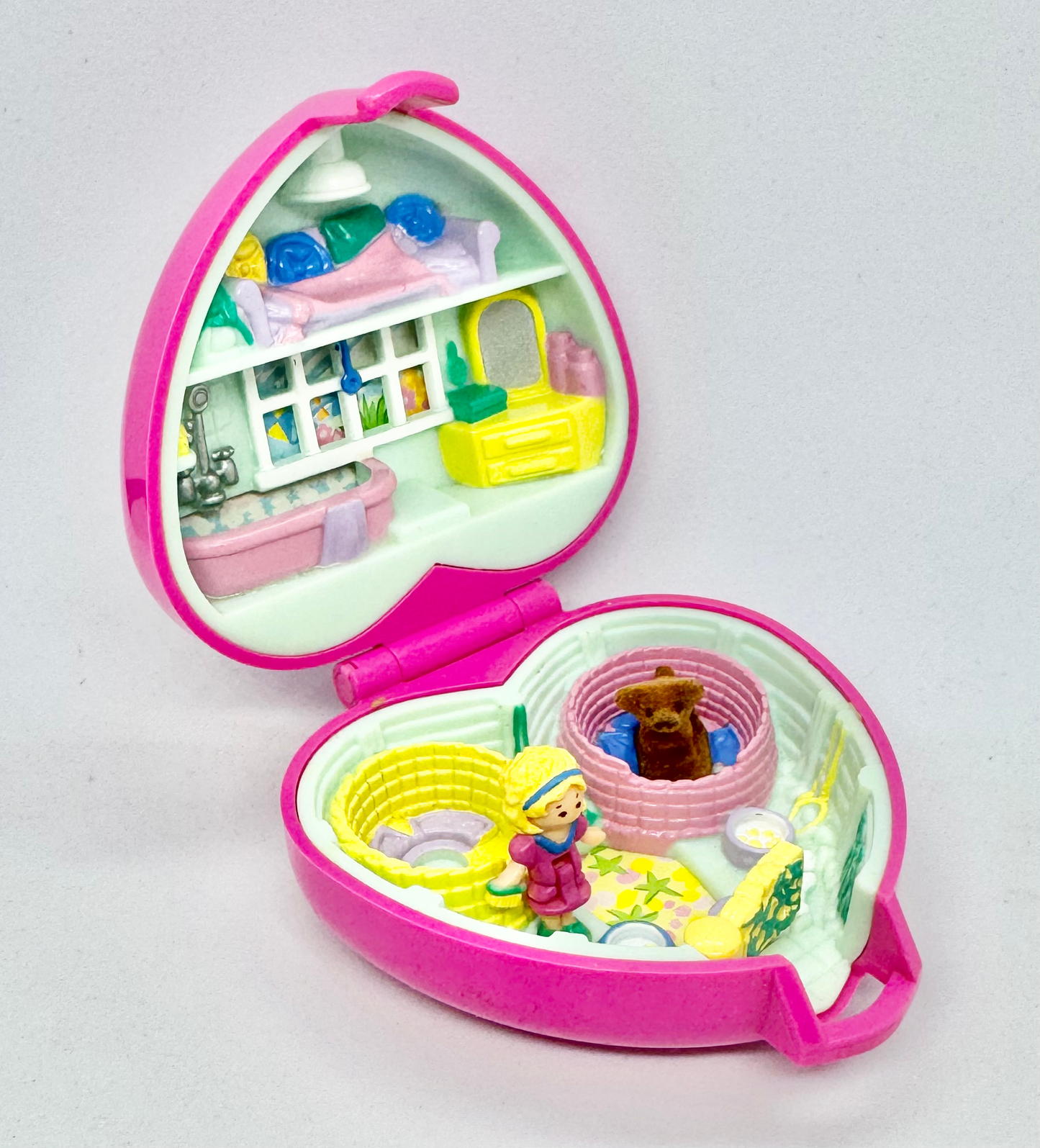 1993 Polly Pocket Precious Puppies Compact image 2