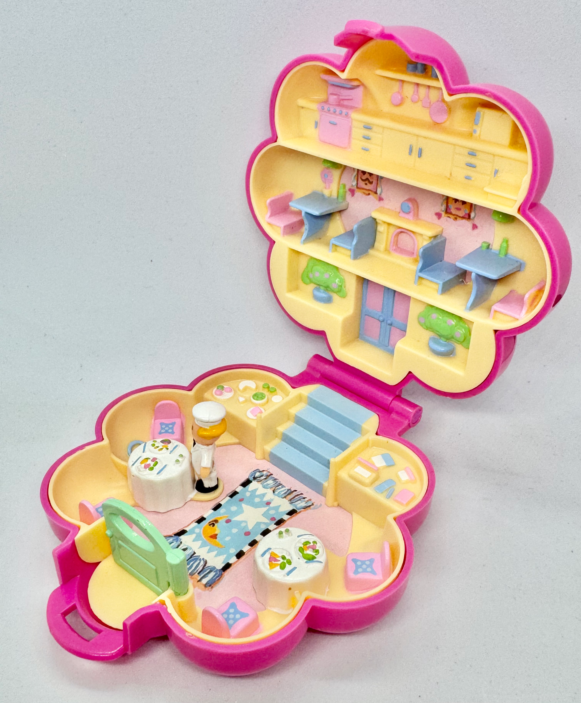 1990 Polly Pocket Mr Fry’s Restaurant Compact image 2